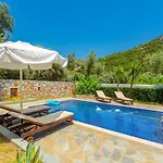 Glysteri Villa *